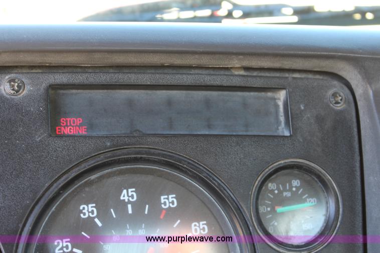 image for item L2355 1998 Ford AT9513 Aeromax 113 semi truck