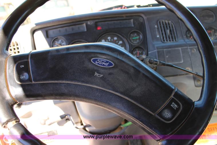 image for item L2355 1998 Ford AT9513 Aeromax 113 semi truck