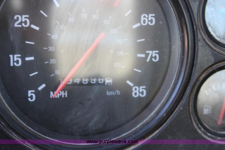 image for item L2355 1998 Ford AT9513 Aeromax 113 semi truck