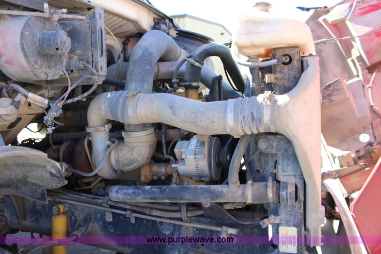 image for item L2355 1998 Ford AT9513 Aeromax 113 semi truck