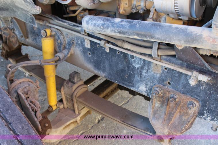 image for item L2355 1998 Ford AT9513 Aeromax 113 semi truck