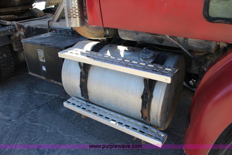 image for item L2355 1998 Ford AT9513 Aeromax 113 semi truck