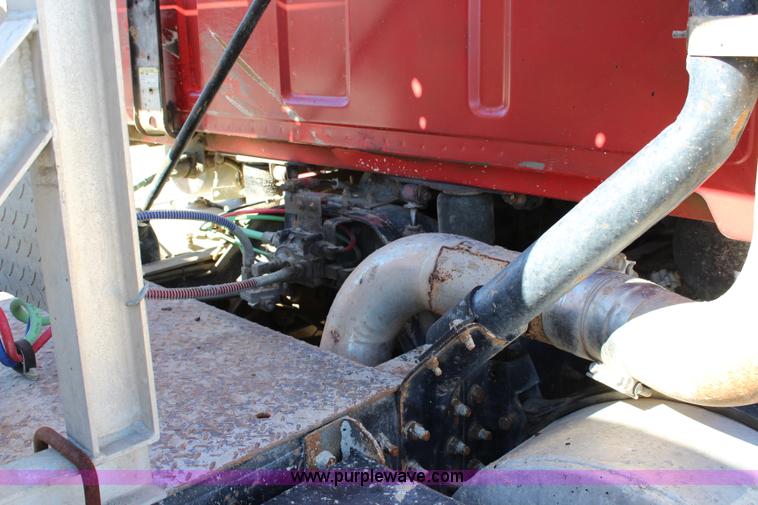 image for item L2355 1998 Ford AT9513 Aeromax 113 semi truck