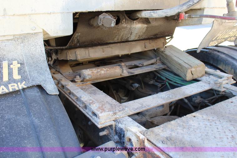 image for item L2355 1998 Ford AT9513 Aeromax 113 semi truck