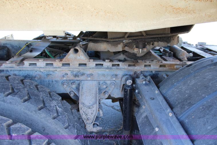 image for item L2355 1998 Ford AT9513 Aeromax 113 semi truck