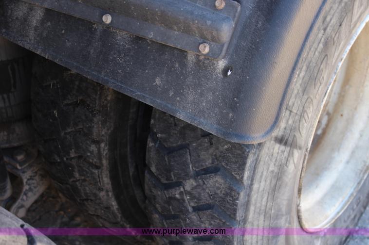 image for item L2355 1998 Ford AT9513 Aeromax 113 semi truck