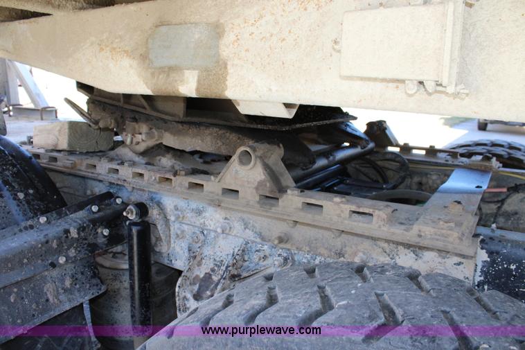 image for item L2355 1998 Ford AT9513 Aeromax 113 semi truck