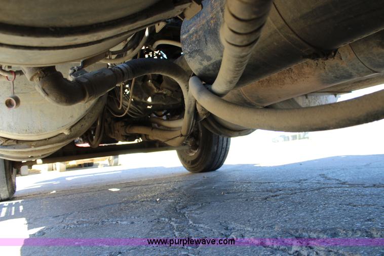 image for item L2355 1998 Ford AT9513 Aeromax 113 semi truck