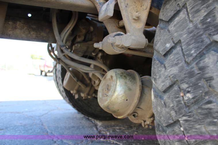 image for item L2355 1998 Ford AT9513 Aeromax 113 semi truck