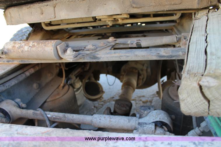 image for item L2355 1998 Ford AT9513 Aeromax 113 semi truck