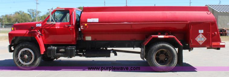 image for item L2461 1990 Ford F700 fuel truck
