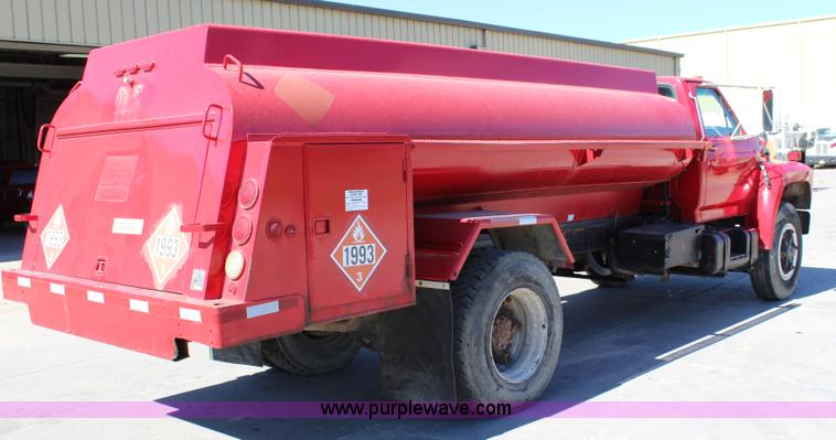 image for item L2461 1990 Ford F700 fuel truck