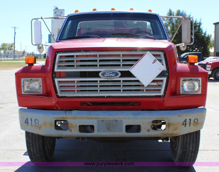 image for item L2461 1990 Ford F700 fuel truck