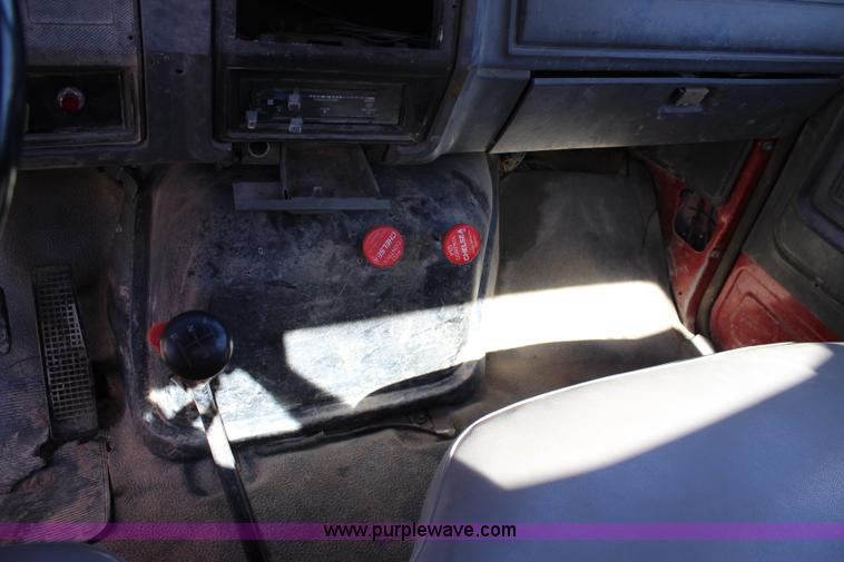 image for item L2461 1990 Ford F700 fuel truck