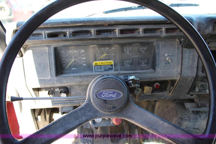 image for item L2461 1990 Ford F700 fuel truck