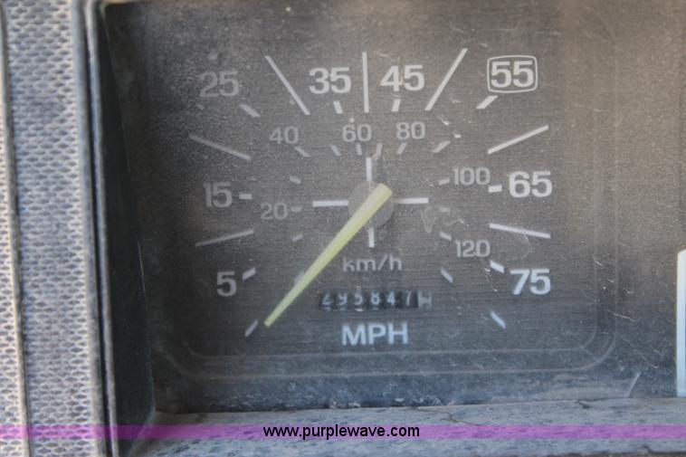 image for item L2461 1990 Ford F700 fuel truck