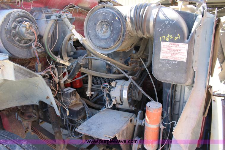 image for item L2461 1990 Ford F700 fuel truck