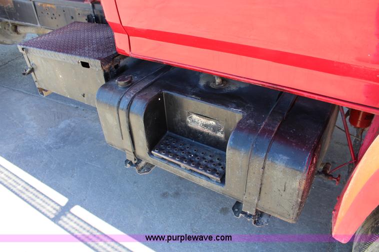 image for item L2461 1990 Ford F700 fuel truck