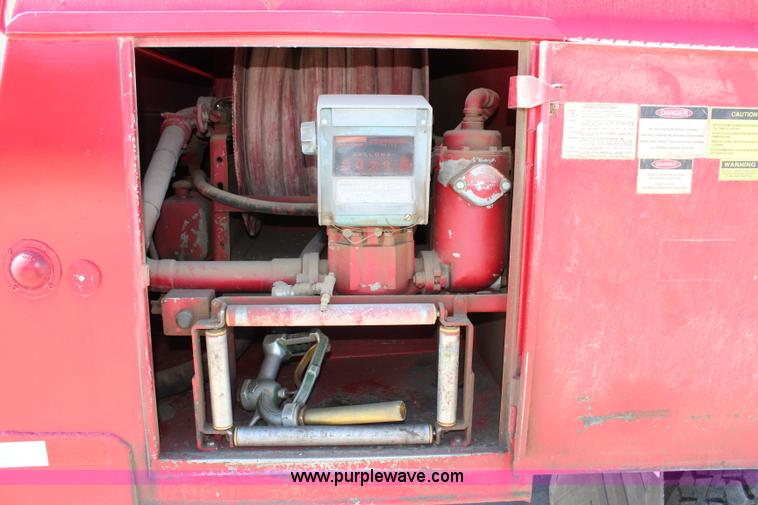 image for item L2461 1990 Ford F700 fuel truck