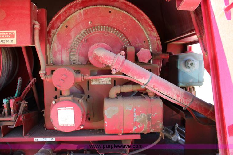 image for item L2461 1990 Ford F700 fuel truck