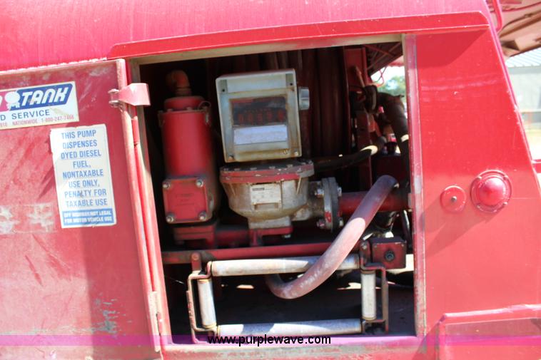 image for item L2461 1990 Ford F700 fuel truck