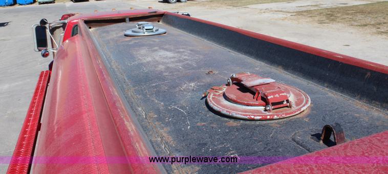 image for item L2461 1990 Ford F700 fuel truck