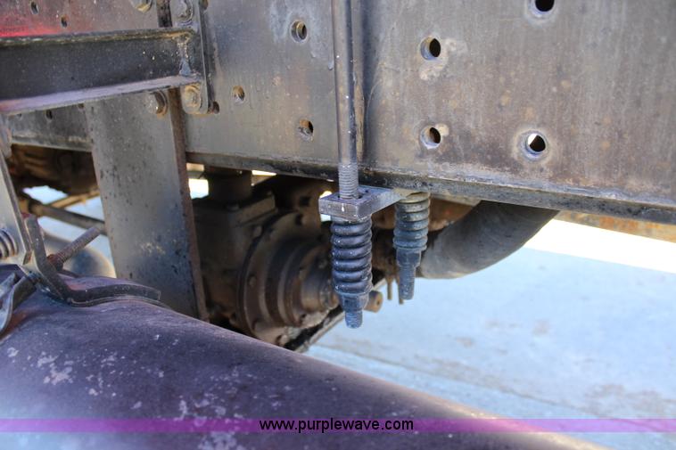 image for item L2461 1990 Ford F700 fuel truck