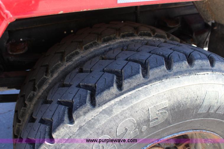 image for item L2461 1990 Ford F700 fuel truck