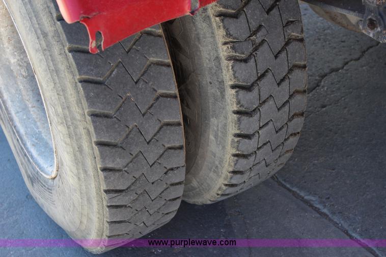 image for item L2461 1990 Ford F700 fuel truck