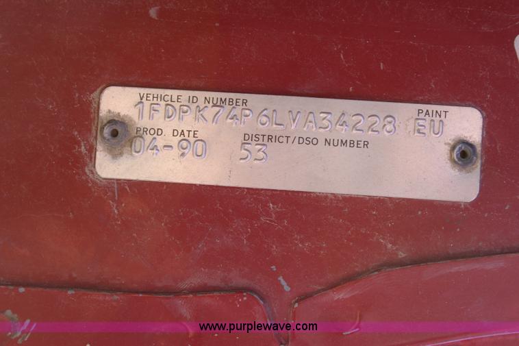 image for item L2461 1990 Ford F700 fuel truck