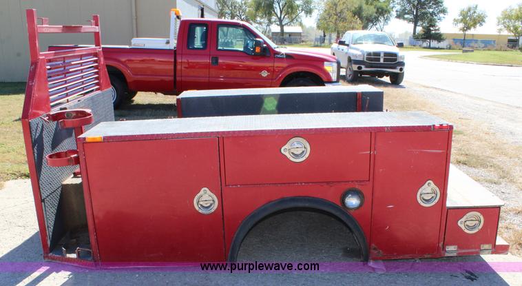 image for item L2464 2004 Caseco utility bed