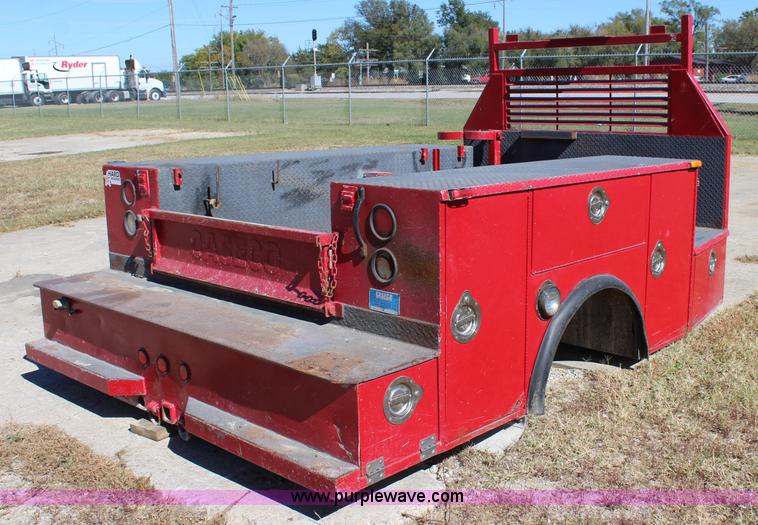 image for item L2464 2004 Caseco utility bed