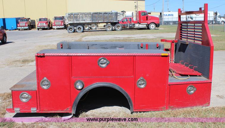 image for item L2464 2004 Caseco utility bed