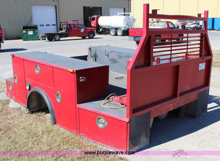 image for item L2464 2004 Caseco utility bed