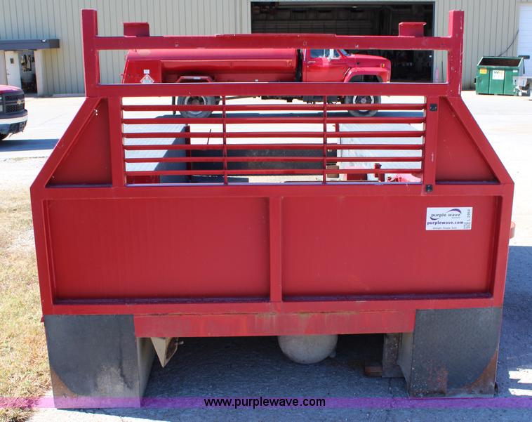 image for item L2464 2004 Caseco utility bed