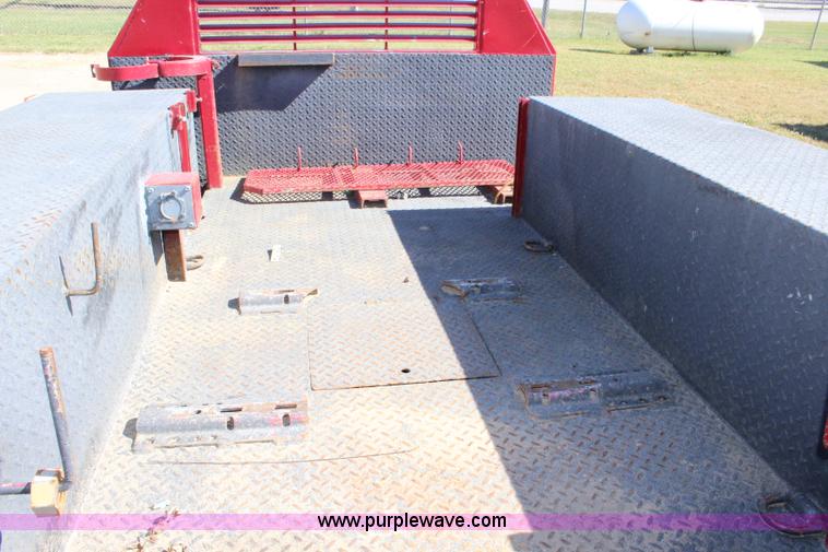 image for item L2464 2004 Caseco utility bed