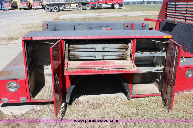 image for item L2464 2004 Caseco utility bed