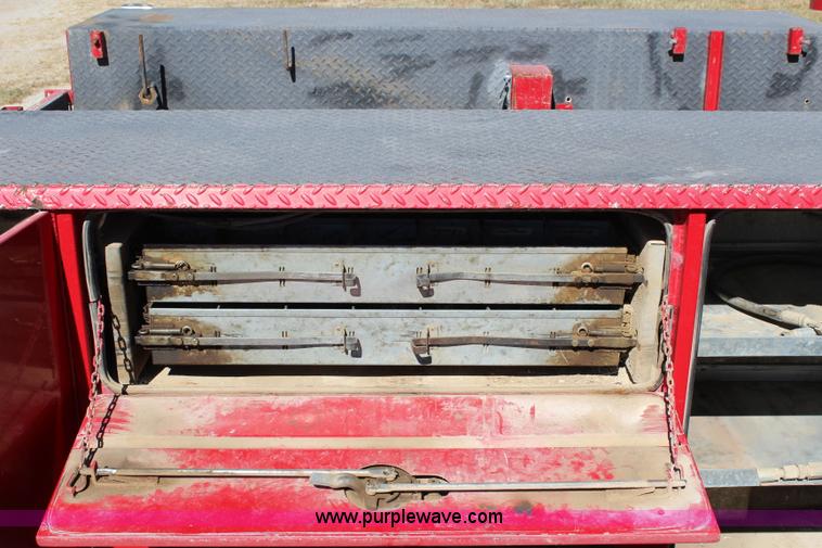 image for item L2464 2004 Caseco utility bed