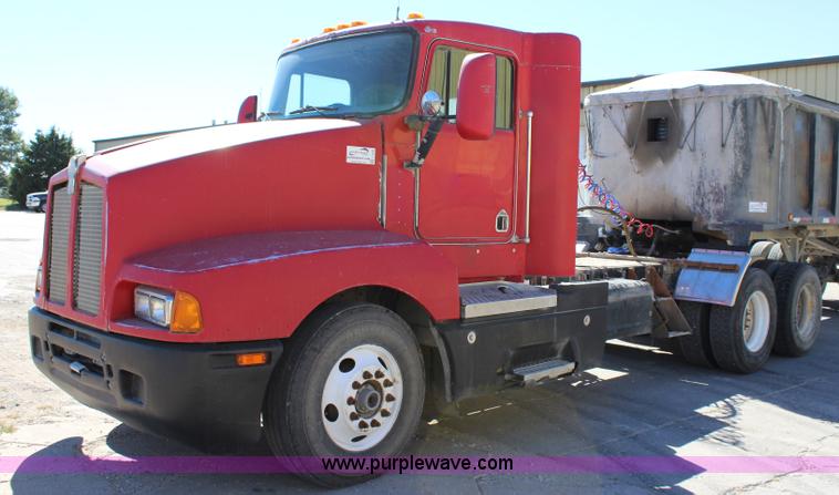 image for item L2466 1997 Kenworth T600 semi truck