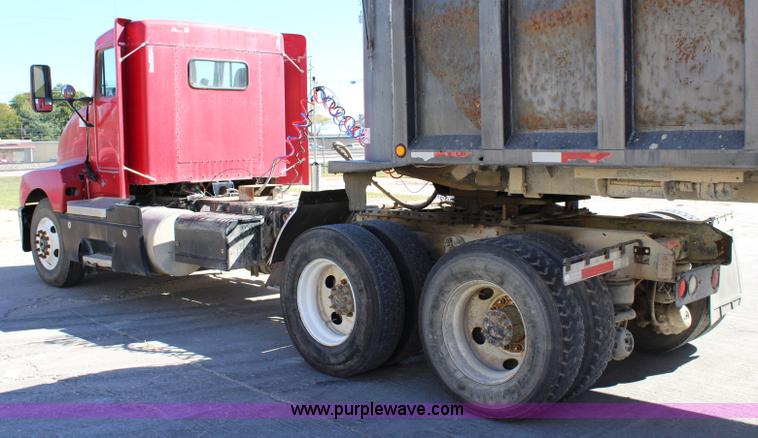image for item L2466 1997 Kenworth T600 semi truck