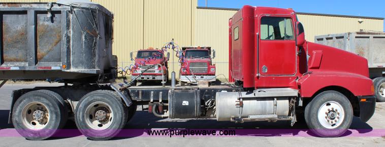 image for item L2466 1997 Kenworth T600 semi truck