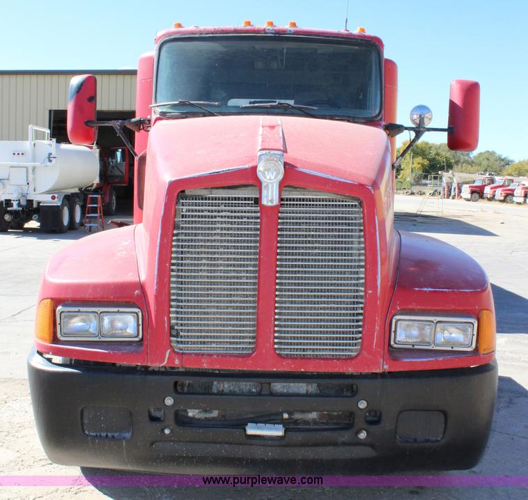 image for item L2466 1997 Kenworth T600 semi truck