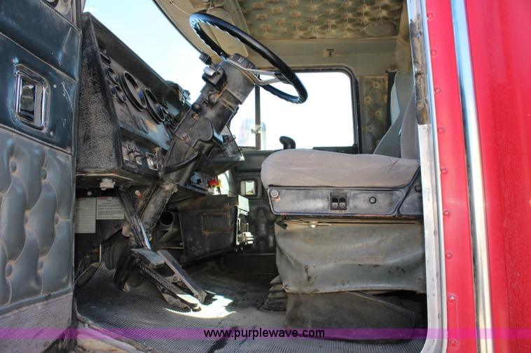 image for item L2466 1997 Kenworth T600 semi truck