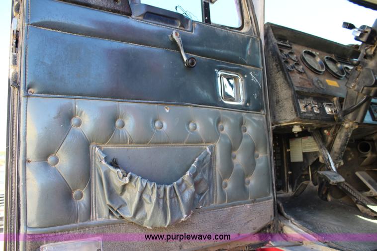 image for item L2466 1997 Kenworth T600 semi truck