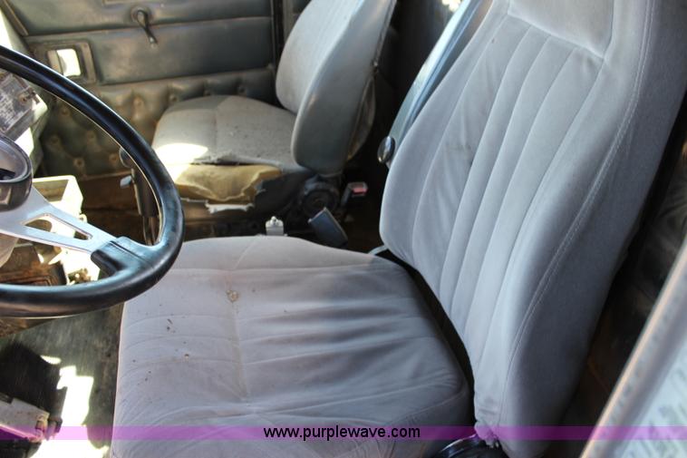 image for item L2466 1997 Kenworth T600 semi truck