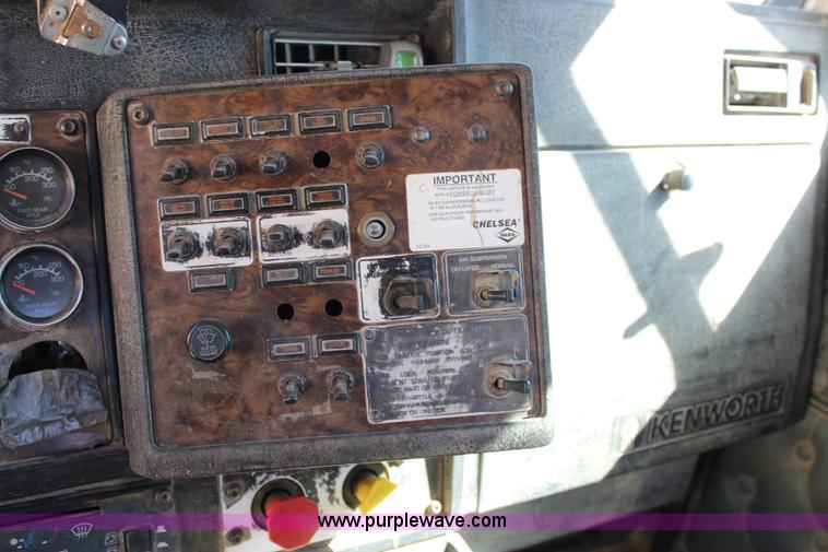 image for item L2466 1997 Kenworth T600 semi truck