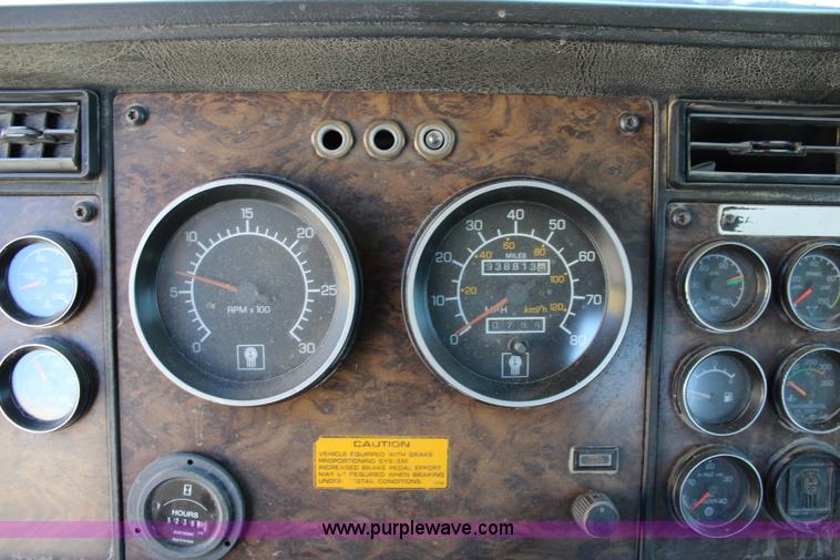image for item L2466 1997 Kenworth T600 semi truck
