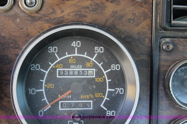 image for item L2466 1997 Kenworth T600 semi truck