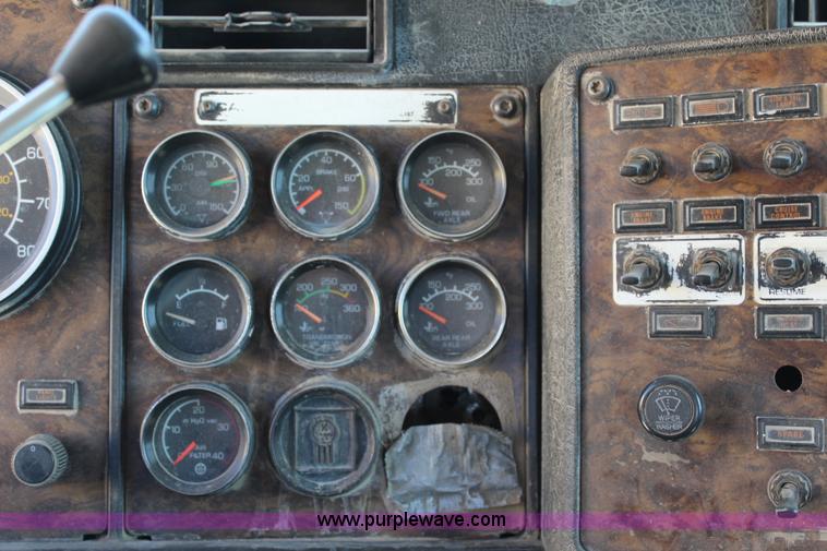 image for item L2466 1997 Kenworth T600 semi truck