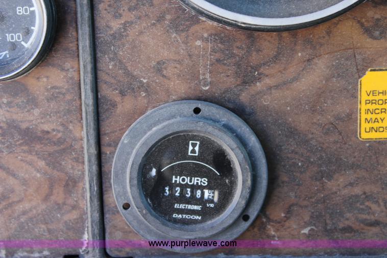 image for item L2466 1997 Kenworth T600 semi truck